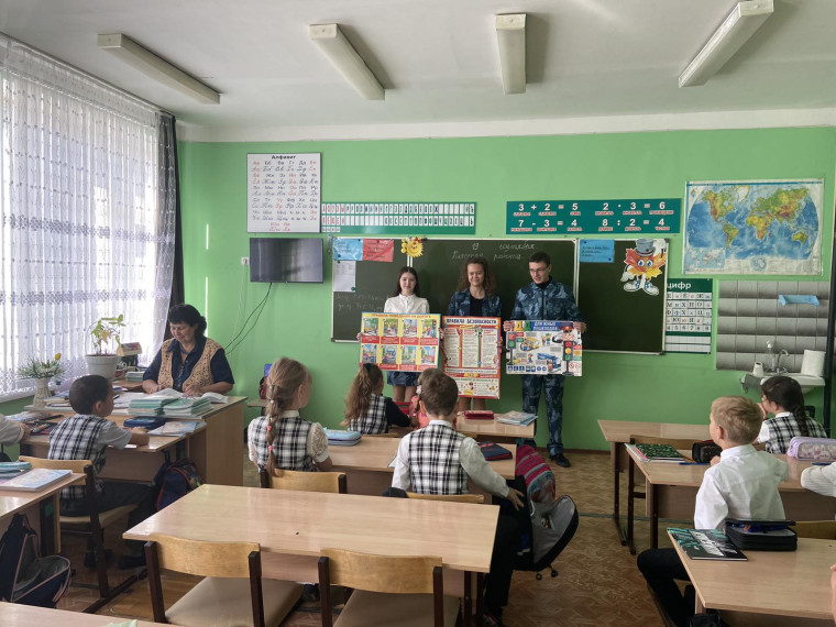 Акция «Неделя БДД» от представителей школьного отряда «Юный друг полиции».